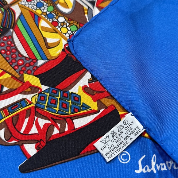 Salvatore Ferragamo Silk Scarf High Heels Blue Made in Italy 34x34 Inches - Picture 4 of 5